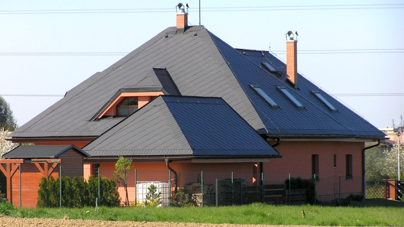 Cum afecteaza zapada si umiditatea structura unei locuinte